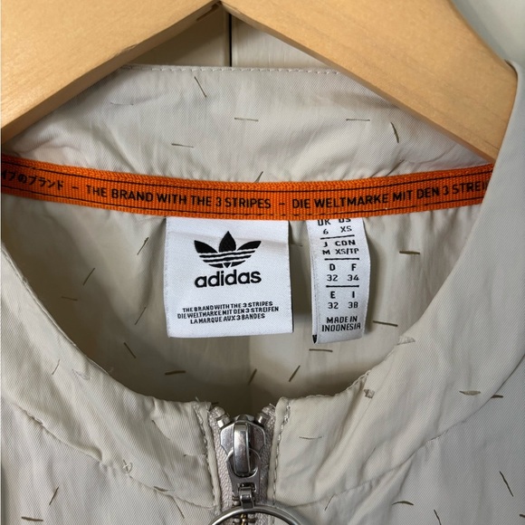 Adidas Minimalist Collection, Unique Beige Zip-Up Jacket - Picture 2 of 7